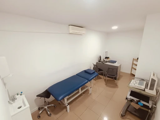 Sala principal de Fisioterapia con equipamiento completo
