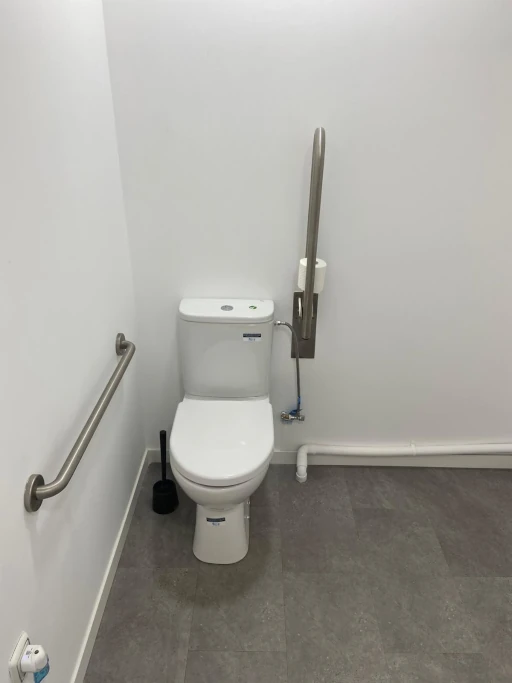 WC adaptado para personas con movilidad reducida